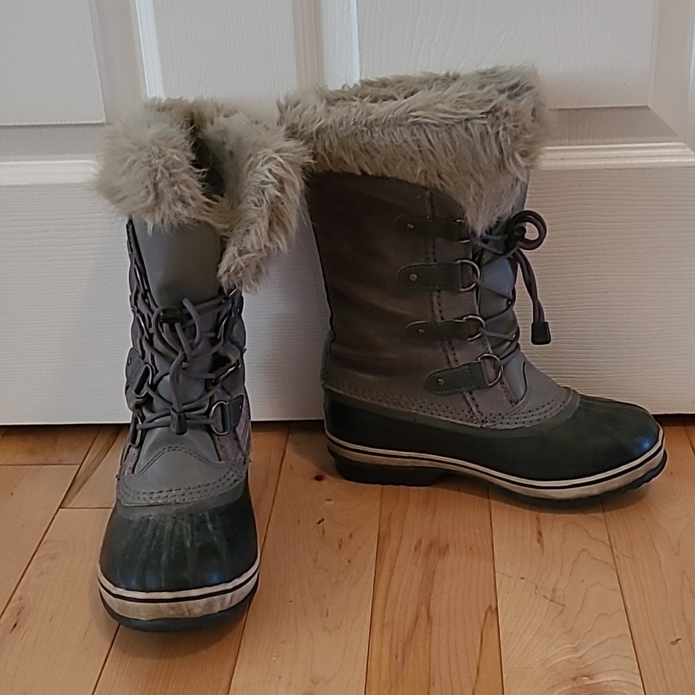Youth size 5 Sorel winter boots